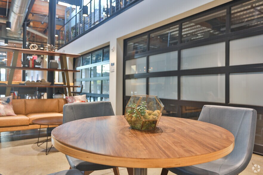 More Photos Of 141 Traction St, Greenville Office For Sale