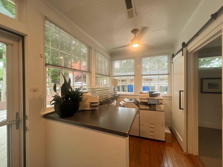 More Photos Of 221 Glenwood Ave, Raleigh Office For Sale