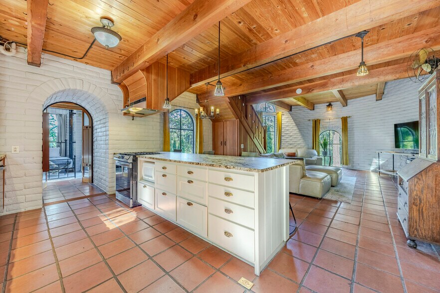 More Photos Of 1820 E 28th Ave, Eugene Multifamily For Sale