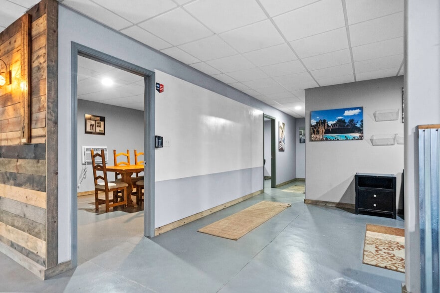 More Photos Of 11155 Hubbard Rd, Kansas City Flex For Sale