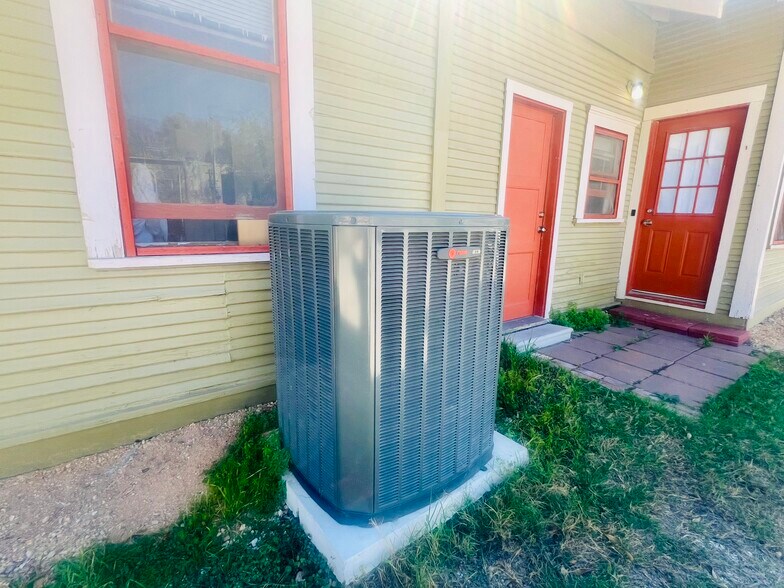 More Photos Of 403 Blanco Rd, San Antonio General Retail For Sale