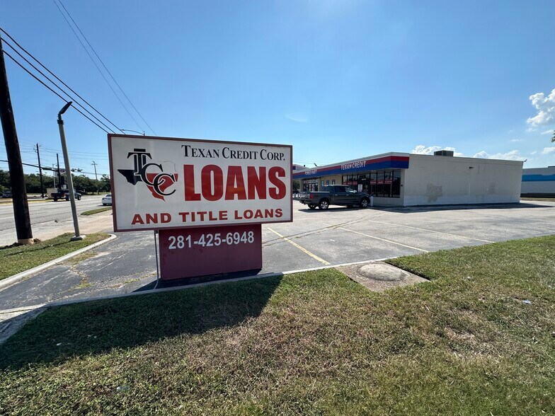 More Photos Of 1601 N Alexander Dr, Baytown Storefront For Lease