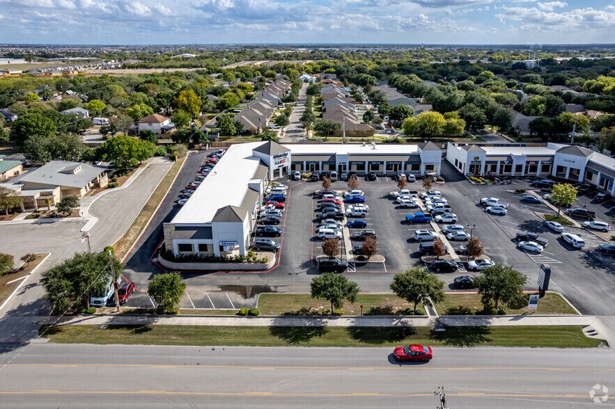 More Photos Of 1528 E Common St, New Braunfels General Retail For Sale