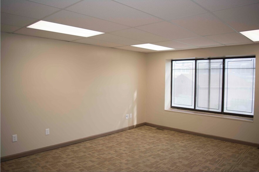 More Photos Of 18040 James Couzens Fwy, Detroit Office For Lease