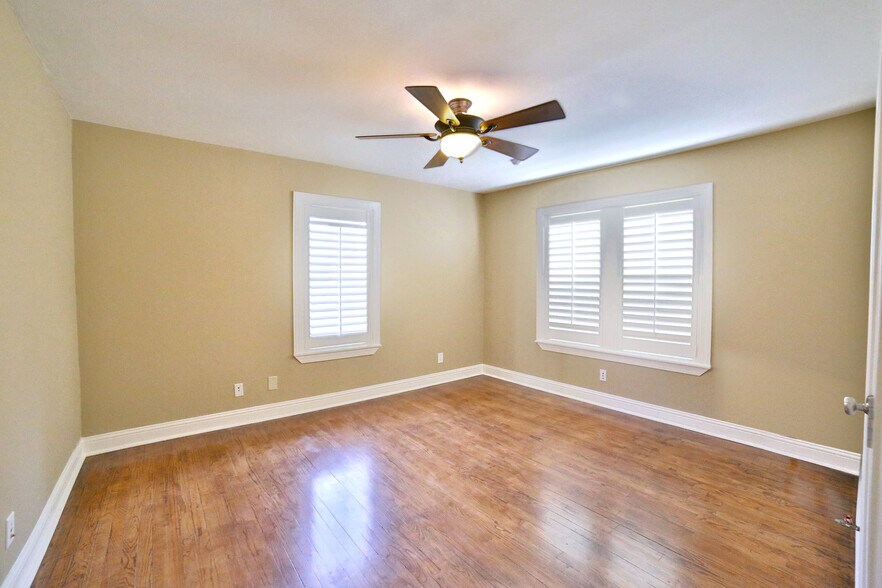 More Photos Of 2625 Peckham St, Houston Office Residential For Lease