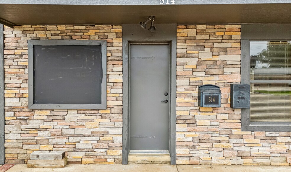 More Photos Of 514 E Will Rogers Blvd, Claremore Office For Sale
