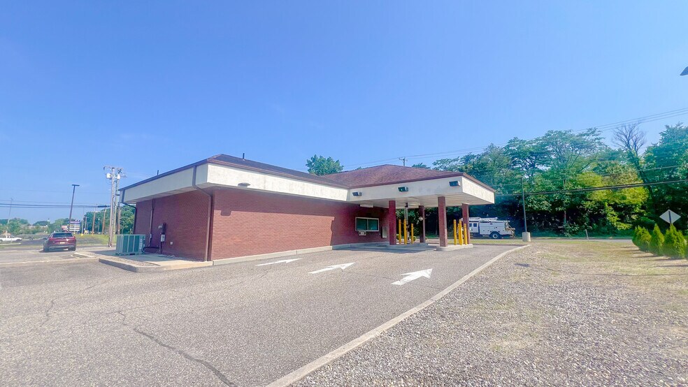 More Photos Of 340 S White Horse Pike, Berlin Bank For Lease