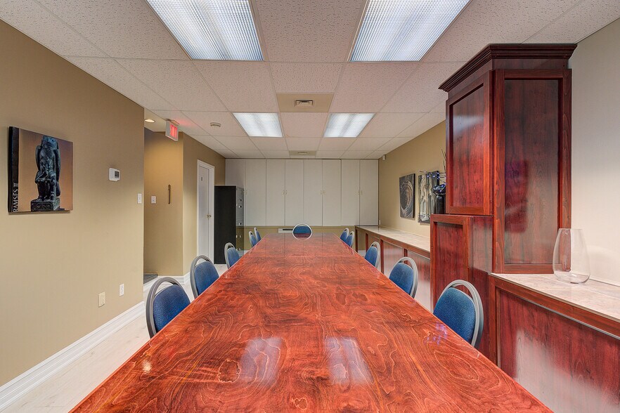 More Photos Of 415 Rue Du Village, Repentigny Office For Sale