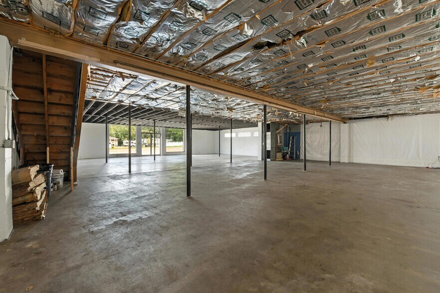 More Photos Of 2324 Vermillion St, Hastings Freestanding For Sale