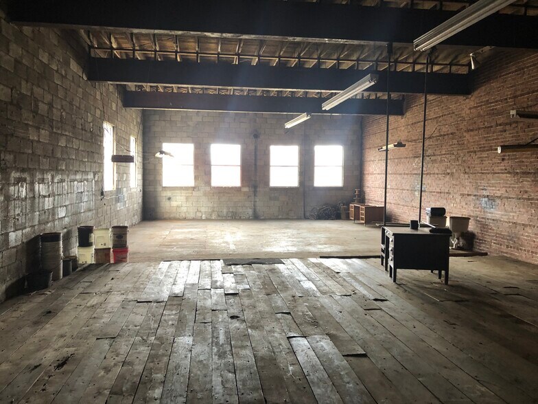 More Photos Of 6 1st Ave NW, Hickory General Retail For Lease