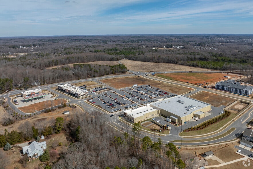 More Photos Of 14013 N Creek Village Dr, Huntersville Unknown For Lease