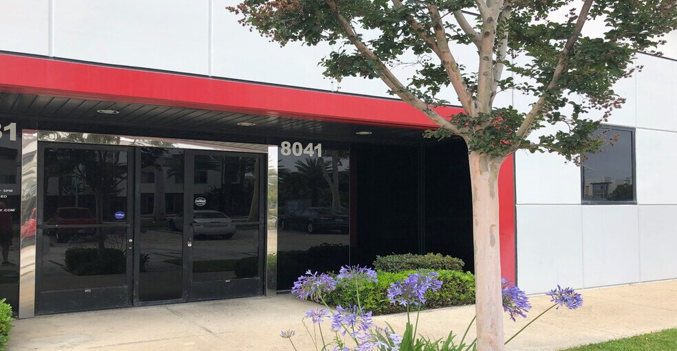 More Photos Of 8031-8081 Orangethorpe Ave, Buena Park Showroom For Lease