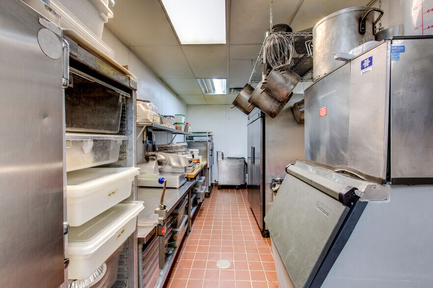 More Photos Of 100 Bennett Ave, Bennett Freestanding For Sale