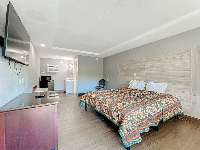 More Photos Of 307 E Vine St, Kissimmee Hotel For Sale