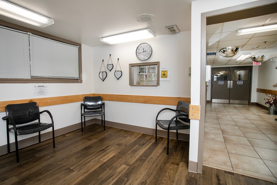 More Photos Of 707 N Waldrip St, Grand Saline Hospital For Sale