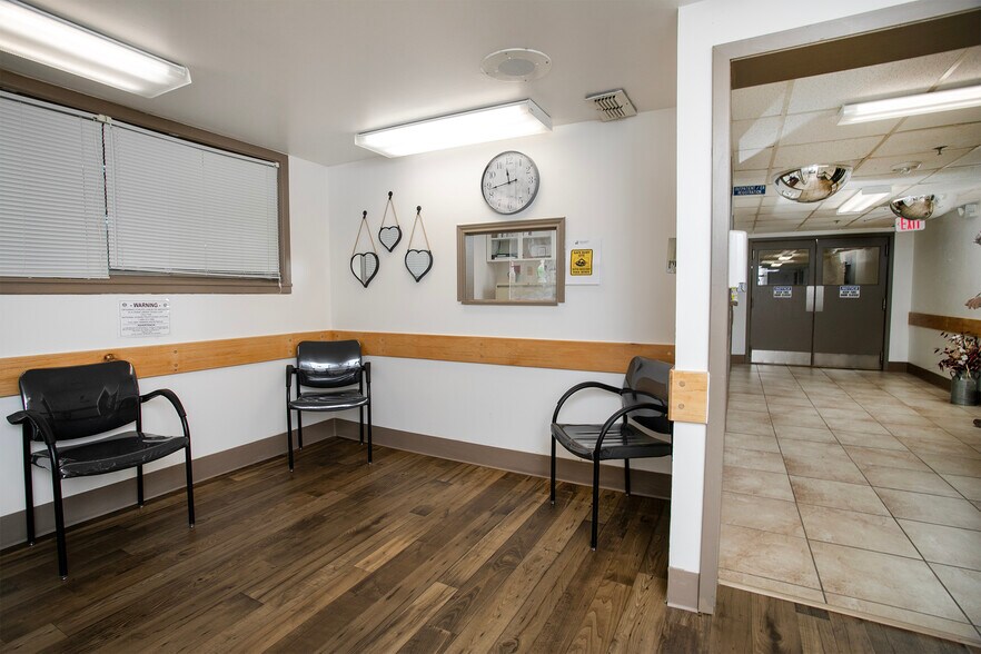 More Photos Of 707 N Waldrip St, Grand Saline Hospital For Lease