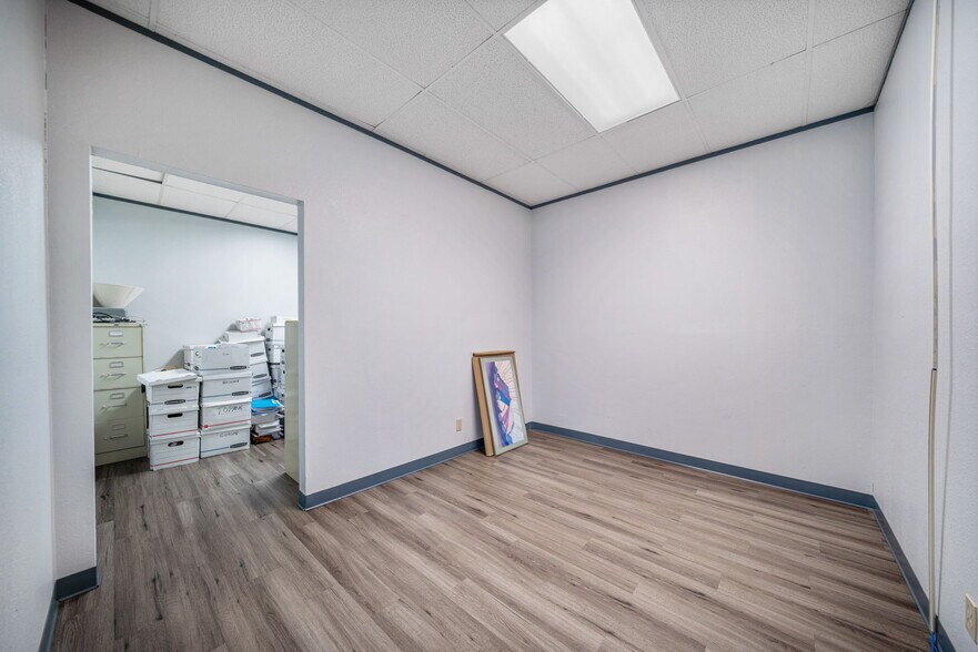 More Photos Of 201 W Poplar St, San Antonio Medical For Sale