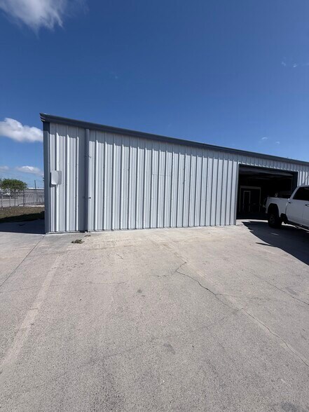 More Photos Of 3609 Wow Rd, Corpus Christi Warehouse For Lease