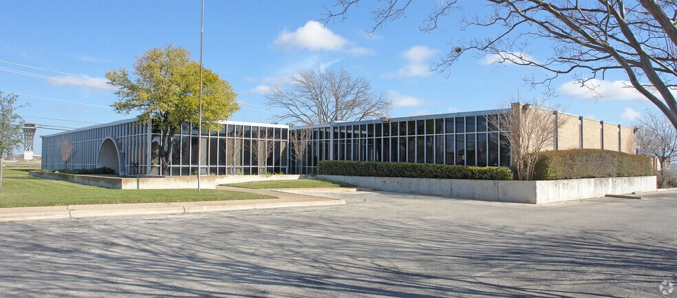 Primary Photo Of 3601 Manor Rd, Austin Freestanding For Sale