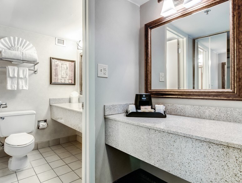 More Photos Of 5010 Old National Hwy, Atlanta Hotel For Sale