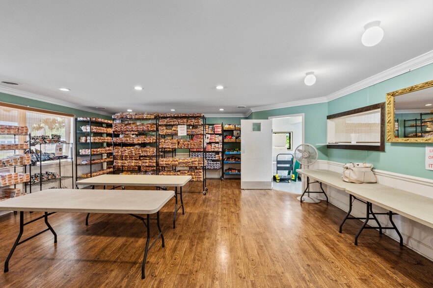 More Photos Of 712 River Rd, Washington Restaurant For Lease