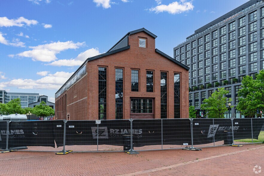 More Photos Of 200 Tingey St SE, Washington Freestanding For Lease