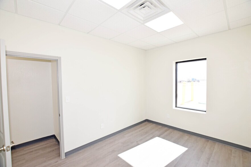 More Photos Of 1210 Edgewood ave, Odessa Industrial For Lease