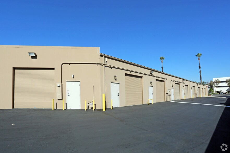 More Photos Of 1050 W Katella Ave, Orange Light Manufacturing For Lease