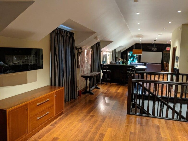 More Photos Of 6353 Ferguson St, Indianapolis Office For Lease