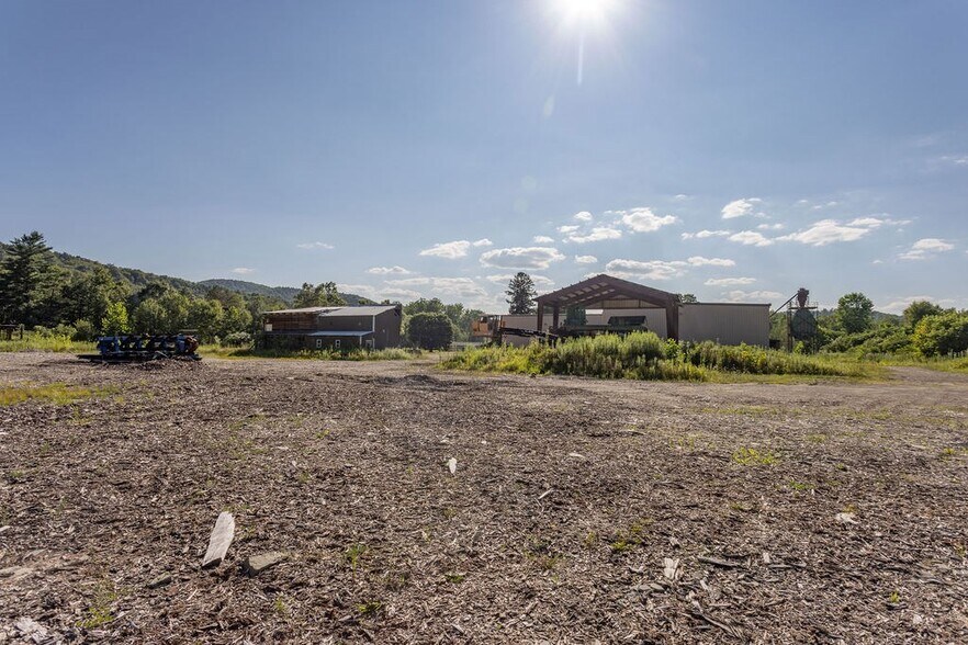 More Photos Of 398 Main St, Roulette Warehouse For Sale