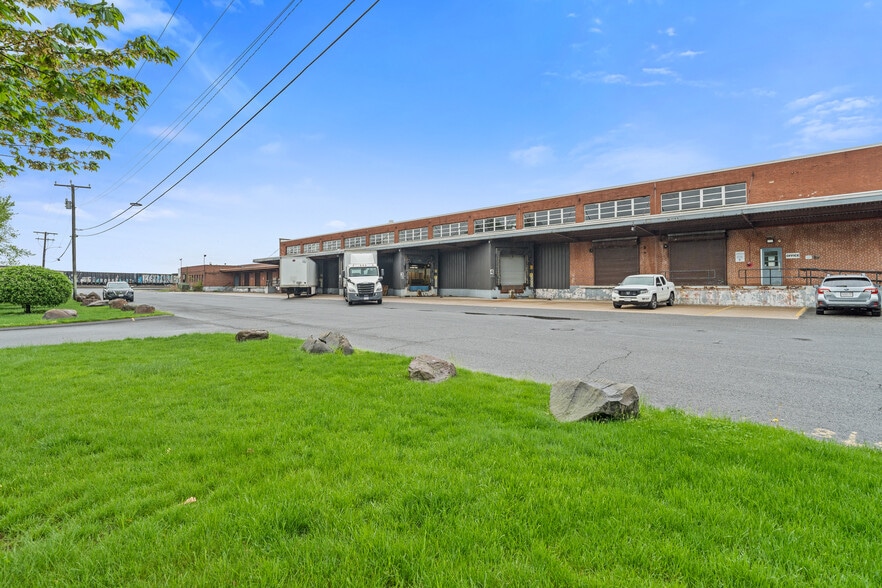 More Photos Of 26 Sears Way, West Springfield Distribution For Lease