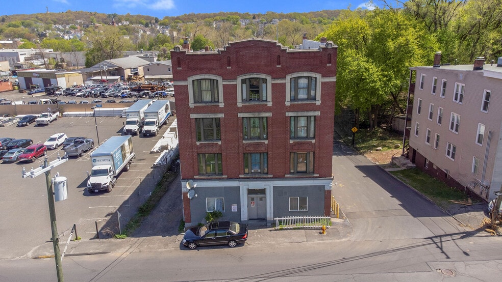 More Photos Of 197 S Leonard St, Waterbury Apartments For Sale