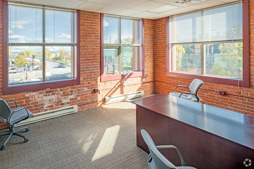 More Photos Of 45 Willard Ave, Providence Medical For Sale