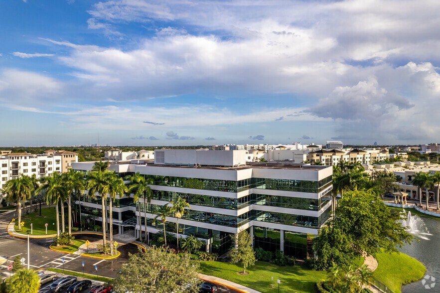 More Photos Of 600 N Pine Island Rd, Plantation Office For Lease