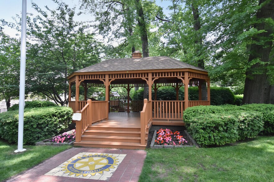 More Photos Of 504 5th St, Pelham Freestanding For Sale