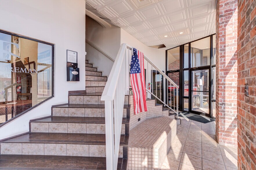 More Photos Of 1312 Texas Ave, Lubbock Office For Sale