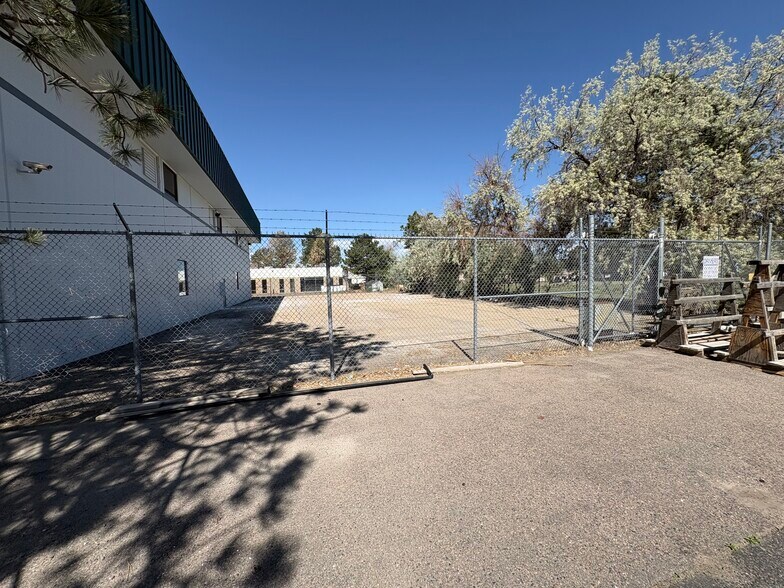 More Photos Of 4780 Oakland St, Denver Warehouse For Sale