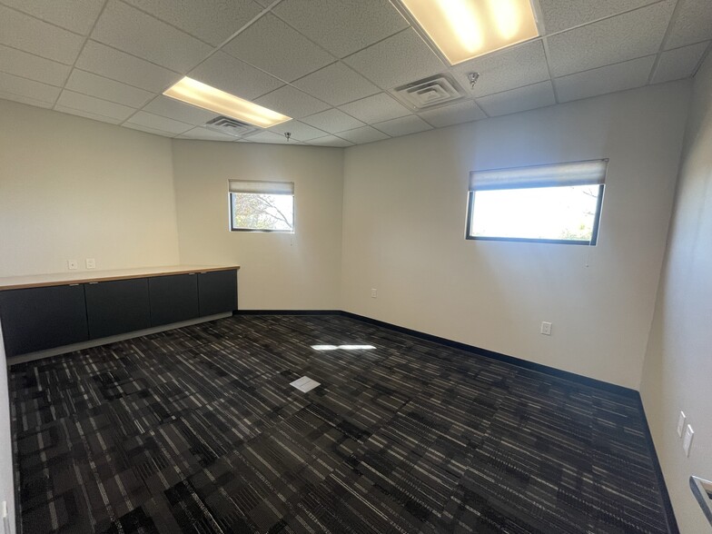 More Photos Of 2700 Farmington Ave, Farmington Office For Sale