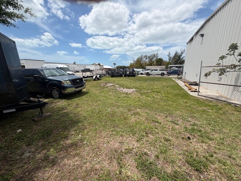 More Photos Of 11575 Marshwood Ln, Fort Myers Warehouse For Sale