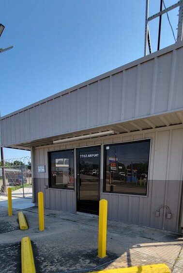More Photos Of 7783 Airport Blvd, Houston General Retail For Lease