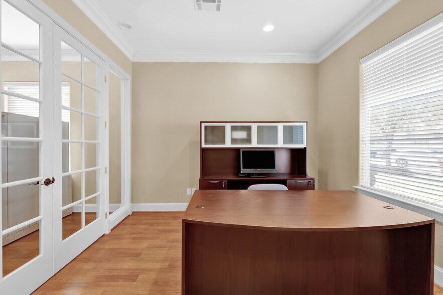 More Photos Of 11623 Spring Cypress Rd, Tomball Office For Sale
