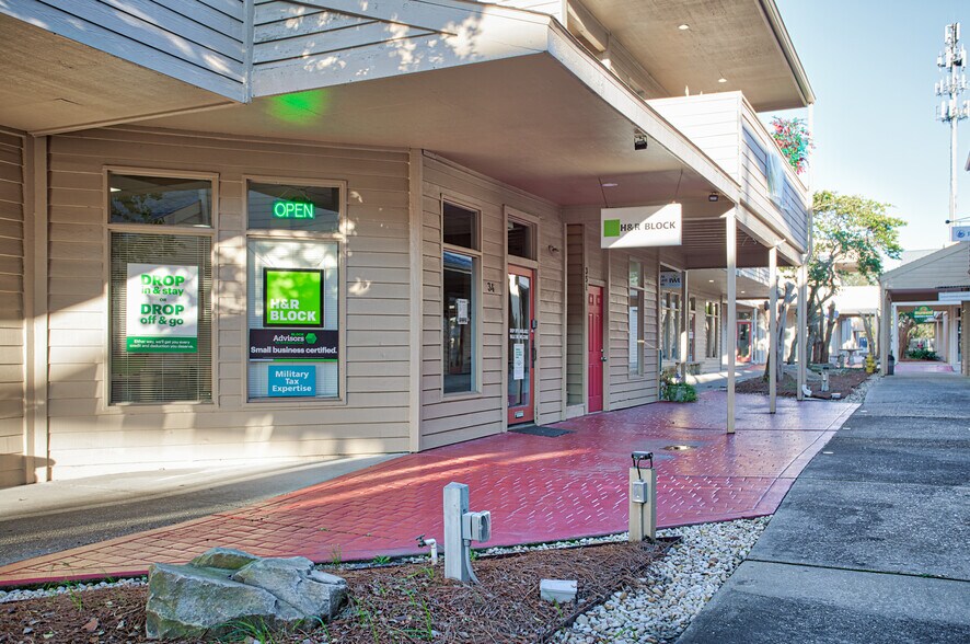 More Photos Of 913 Gulf Breeze Pky, Gulf Breeze Storefront Retail Office For Sale