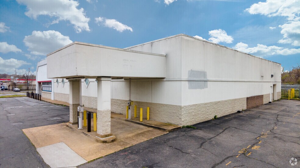 More Photos Of 4635 S Capitol St SW, Washington Drugstore For Lease