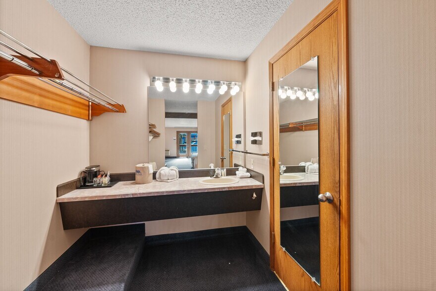 More Photos Of 3105 NE O. B. Riley Rd, Bend Hotel For Sale