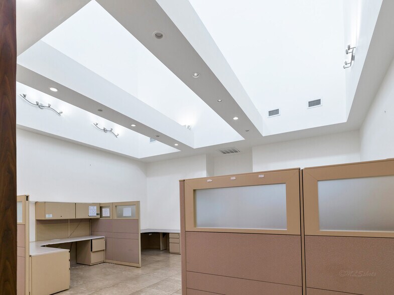 More Photos Of 714 S Peek Rd, Katy Medical For Lease