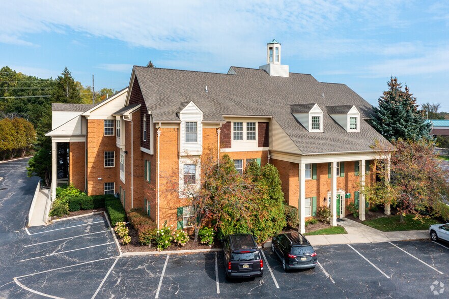 More Photos Of 37899 W 12 Mile Rd, Farmington Hills Office For Lease