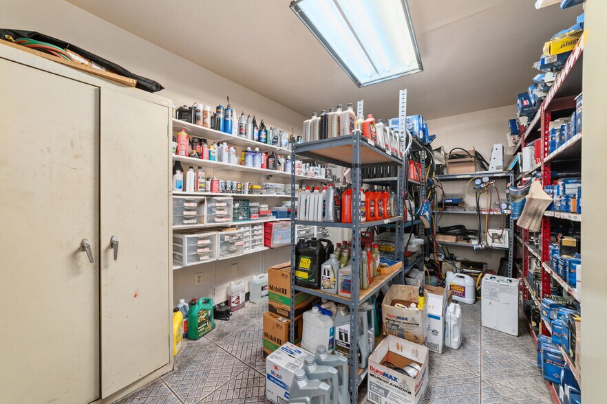 More Photos Of 11239 Veterans Memorial Dr, Houston Auto Repair For Sale