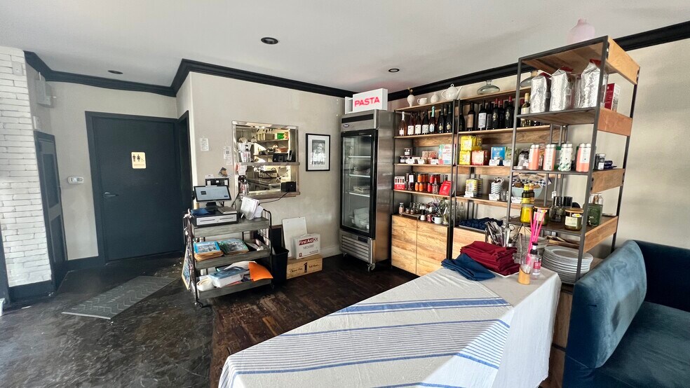 More Photos Of 7467-7475 Melrose Ave, Los Angeles Restaurant For Lease