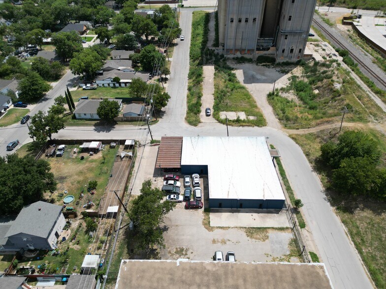 More Photos Of 3641 Alice St, Fort Worth Warehouse For Lease
