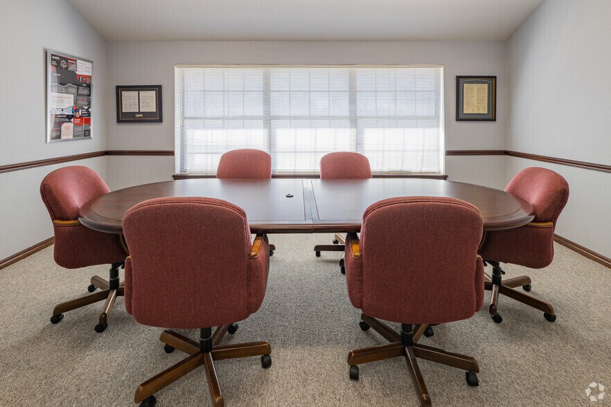 More Photos Of 1900 E 15th St, Edmond Office For Lease